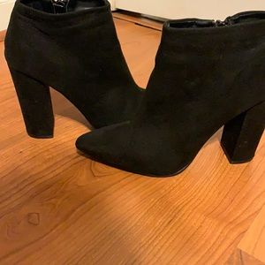 Black and 7.5 in women